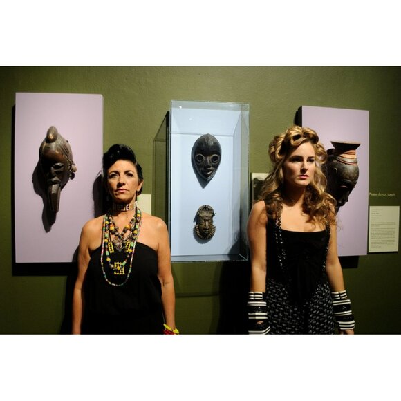 Striped Bangle Plastic Bracelet Contemporary Costume Jewelry - Picture 6 of 9